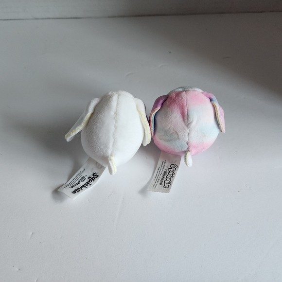 Squishmallow Squishville Set of Rabbits: Robyn & Ryder - Picture 2 of 3